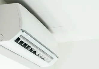 Klimatizace: typy a jaký je rozdíl mezi nástěnnou a mobilní klimatizací